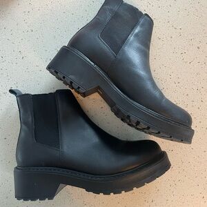 Steve Madden Women’s Chunky Boot size 8